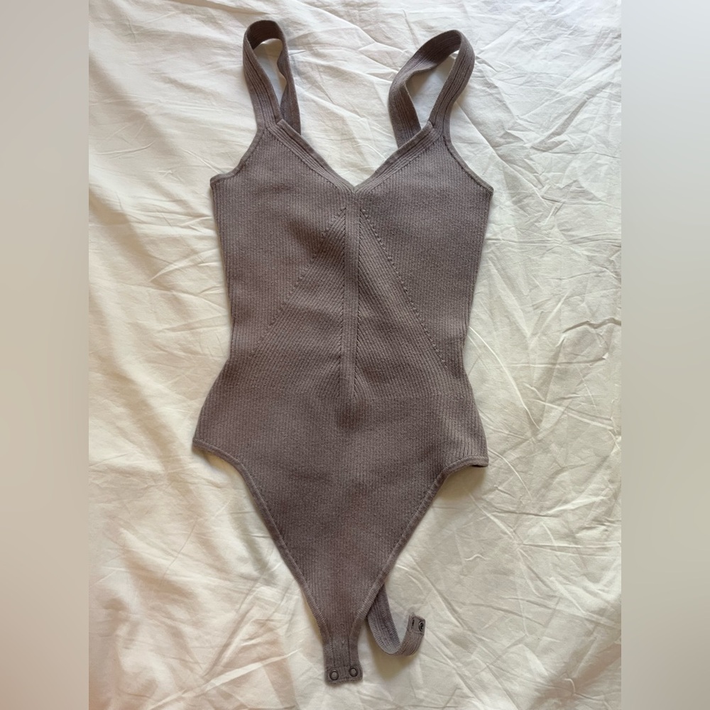 Abercrombie Taupe Knit Ribbed Elevated Bodysuit size Medium
